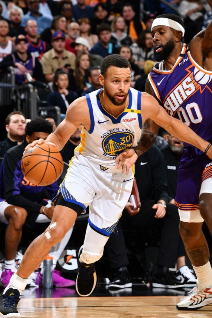 库里连续三场比赛得分超过刷新纪录，老鹰不断突破！气势如虹延续的简单介绍